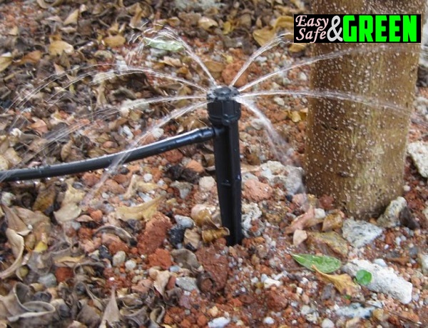 Đầu tưới cây 8 tia có chân cắm giá tốt dễ lắp đặt, dễ sử dụng